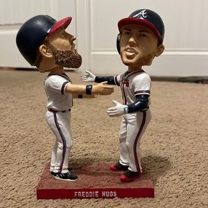Atlanta Braves Freddie Hugs bobblehead